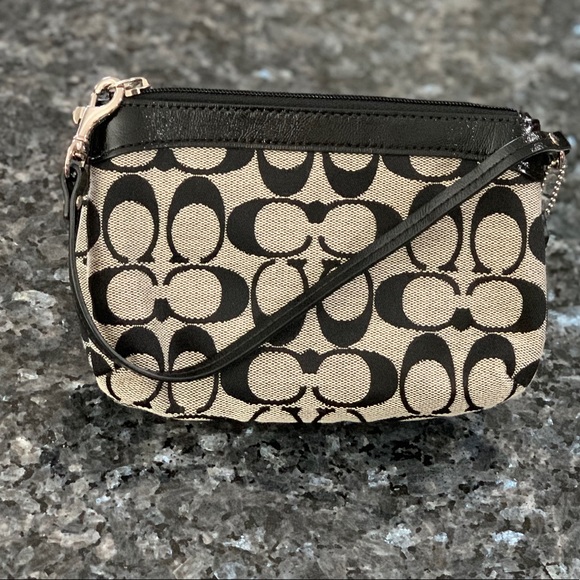 Coach Signature Wristlet NWOT - Picture 2 of 5